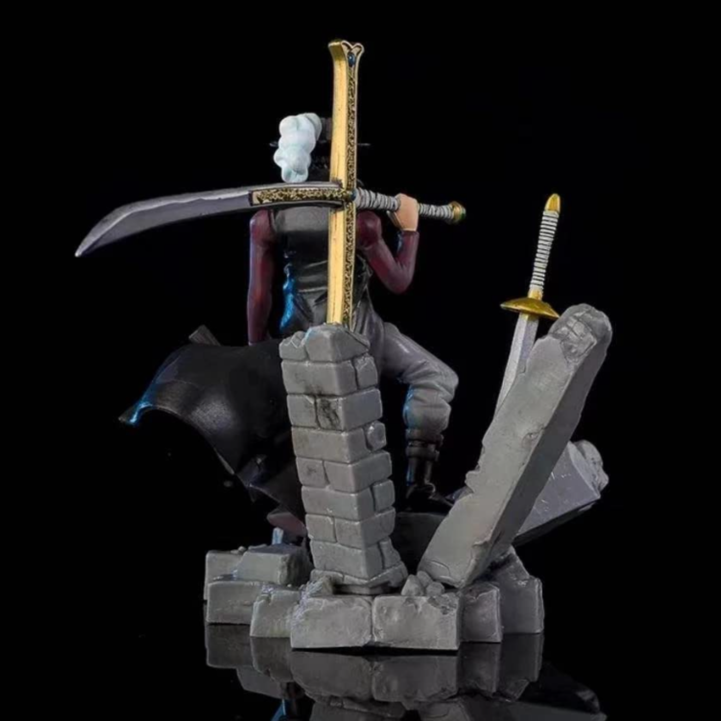 Dracule Mihawk Standing Action Figure – 14cm