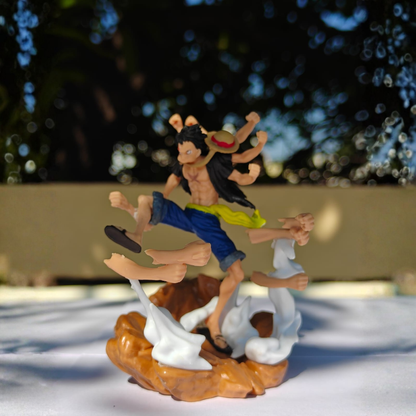 Monkey D. Luffy – Big Punch Diorama with Small Luffy
