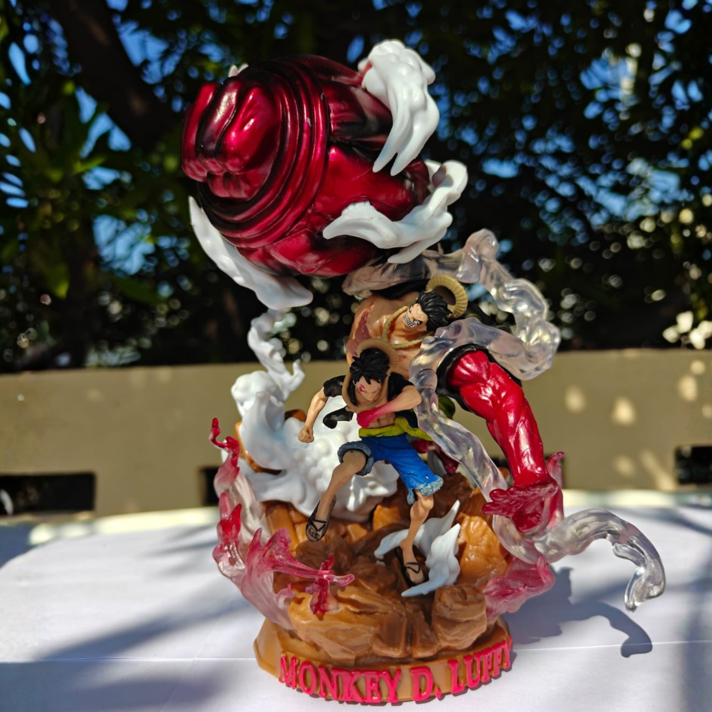 Monkey D. Luffy – Big Punch Diorama with Small Luffy