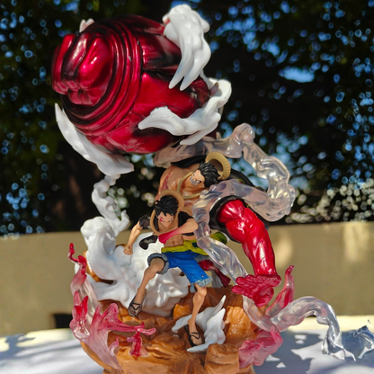 Monkey D. Luffy – Big Punch Diorama with Small Luffy